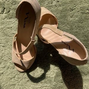 Dress heals sparkling gold